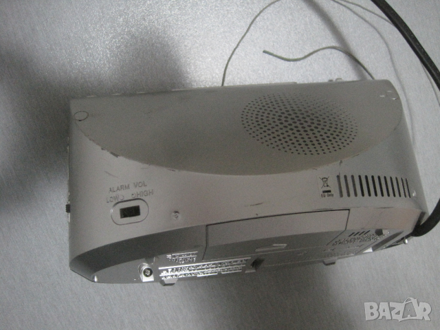 SONY ICF-C492-радиочасовник, снимка 4 - Радиокасетофони, транзистори - 44736359