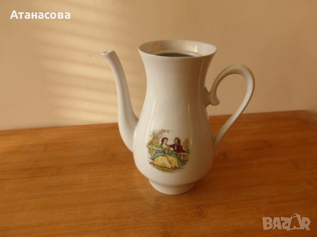 Украински порцеланов чайник Ромео и Жулиета 1975 г, снимка 2 - Аксесоари за кухня - 44246626