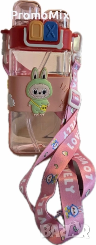 Детска бутилка Labubu 600 мл Лабубу шише регулируема презрамка Детско червено шише за вода Лабубу, снимка 2 - Прибори, съдове, шишета и биберони - 51568051