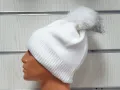Нова зимна дамска шапка с камъчета с пух/помпон в бял цвят, снимка 5