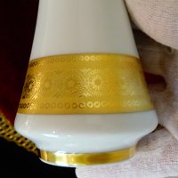 Ваза баварски порцелан,релефно злато. , снимка 2 - Вази - 42504449