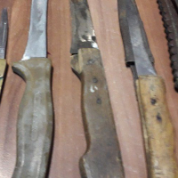 Стари  ковани  ножове, снимка 1 - Други ценни предмети - 36194017