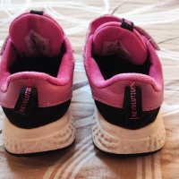 Детски маратонки Nike Revolution 5, 32, снимка 4 - Детски маратонки - 41908022