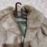 палтото е с  цена  180 лева   естествен косъм М размер  дължина до по  таза състояние  като ново, снимка 3 - Палта, манта - 34222621