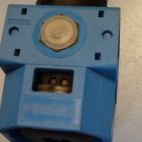 Регулатор за налягане Festo LR-1/4-S-8 pressure regulator, снимка 7 - Резервни части за машини - 44602414