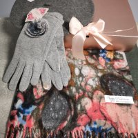Комплект съдържащ кашмирен шал, барета , ръкавици и луксозна кутия, снимка 3 - Шалове - 34516714