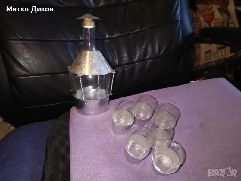 Бутилка ракия 0.500млл със сребърен обков нова с 6 чаши с подложки от 0.50млл за механа, снимка 1
