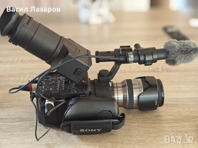Видео камера SONY NEX-FS700E с обектив SONY SEL18 200 E-MOUNT, снимка 4 - Камери - 52720609