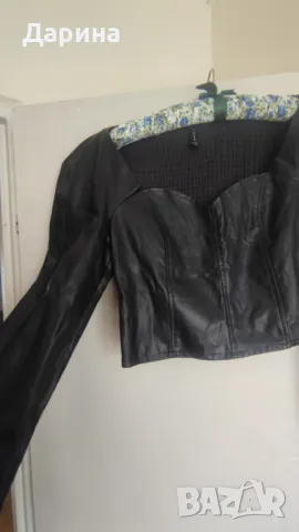 Черна кожена блуза с дълъг ръкав и деколте, снимка 2 - Блузи с дълъг ръкав и пуловери - 50181936