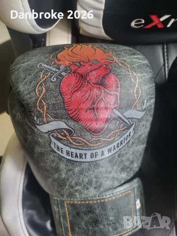 Fairtex handmade ръкавици и каска venum, снимка 2 - Спортна екипировка - 55710115