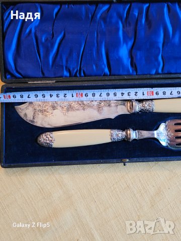 Посребрен E.P.N.S., комплект  за обезкостяване и вилица, за сервиране на риба. Цена - 120 лв.