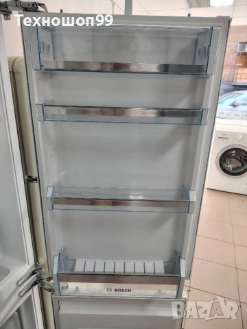 Хладилник за вграждане с фризер Bosch, снимка 4 - Хладилници - 52582015