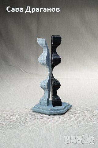 Малка пластика от дърво "Един нюанс сиво"