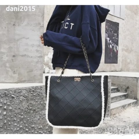 Дамска удобна чанта за ежедневието с пухкава подплата, снимка 3 - Чанти - 44459723