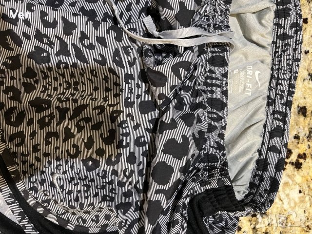 Nike Dry Fit Roxy къси панталонки Шорти , снимка 11 - Клинове - 41831922