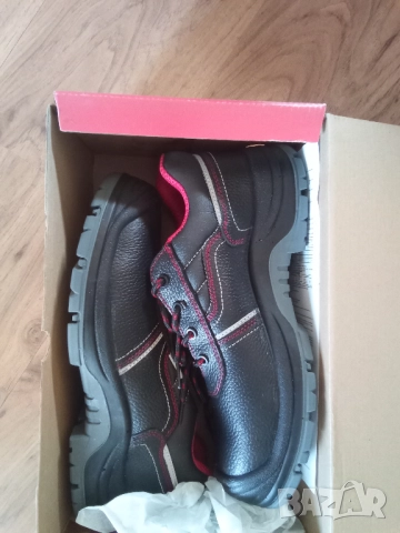 Нови работни обувки № 44 естествена кожа 