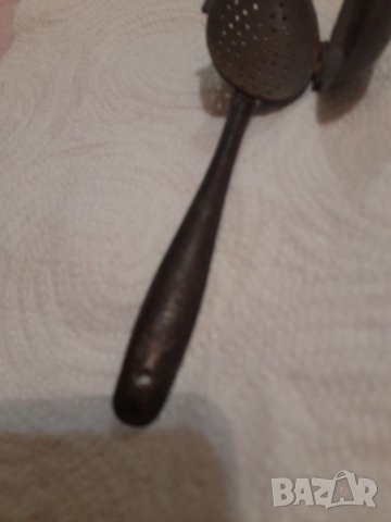Стара лъжичка-цедка, снимка 10 - Антикварни и старинни предмети - 40702456