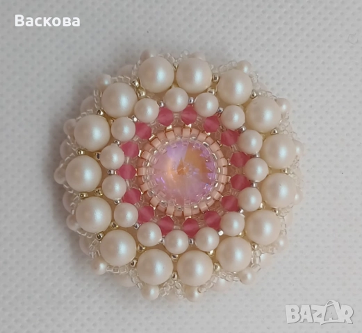 Ръчно изработена брошка Маршмелоу 