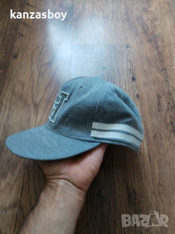  tommy hilfiger - страхотна шапка , снимка 5 - Шапки - 50690352