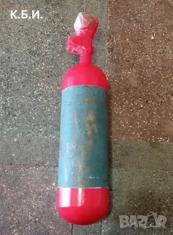 Продавам малка метална бутилка от FRG - 2,3L - 2,78 кг tara - 200 BAR - атмосфери работно налягане, снимка 3 - Въздушно оръжие - 55451217