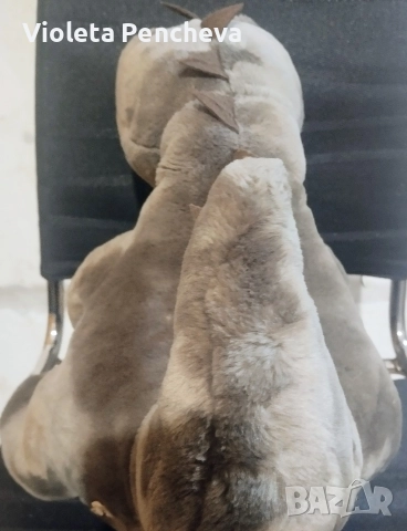 Голям плюшен динозавър 