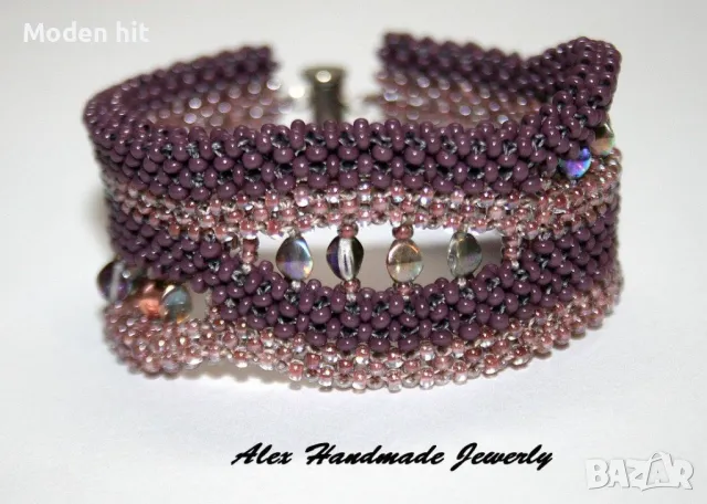Ръчна изработка. Гривна от мъниста с две лица в лилаво. 
