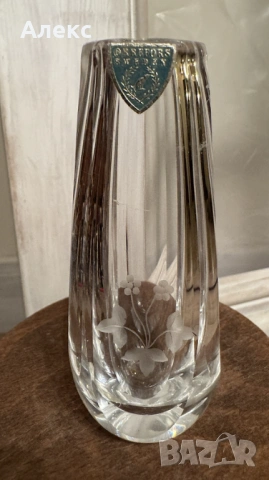 Orrefors Swedenq 1970г –Малка кристална ваза с гравюра., снимка 2 - Вази - 53222185