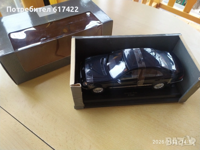 Метален модел на Mercedes Benz E-Klasse W211 E320 Kyosho, снимка 4 - Колекции - 53188656