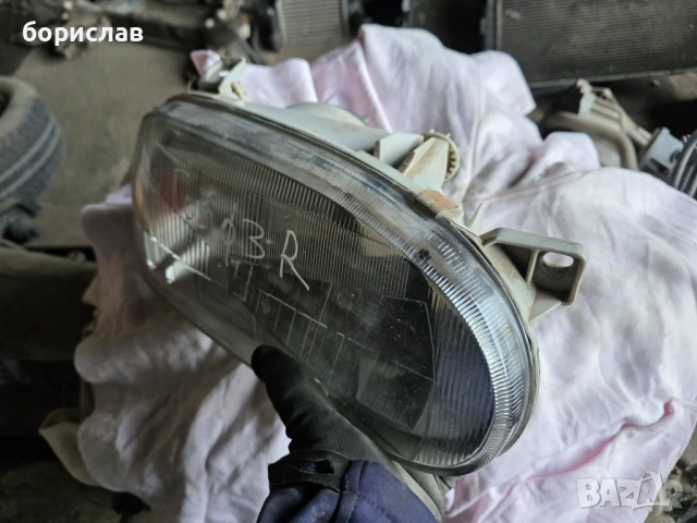 Десен фар за Фолксваген голф 3 , снимка 2 - Части - 52355828