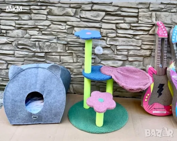 Нови комплекти от три части , котешка катерушка , къщичка и една драскалка