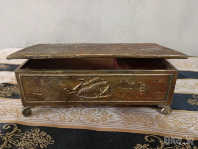 Стара кутия за бижута с музикален механизъм