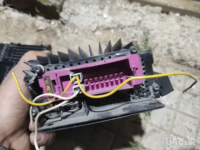 Аудио усилвателя Bose за автомобили.  , снимка 2 - Части - 56404599