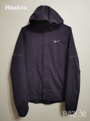Nike Women's Shieldrunner Jacket. 