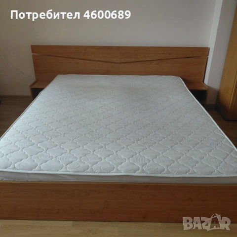 Продавам спалня с повдигащ механизъм – отлично състояние