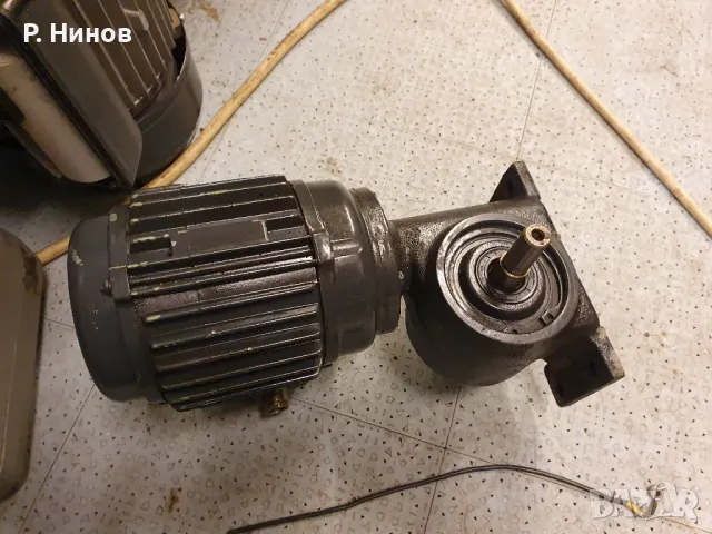 Монофазен ел.двигател 0.55 кW  4 оборота, снимка 2 - Електродвигатели - 47995083