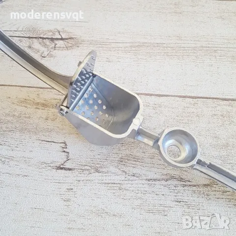 Алуминиева преса за чесън и вадене на костилки, снимка 3 - Прибори за хранене, готвене и сервиране - 49064771