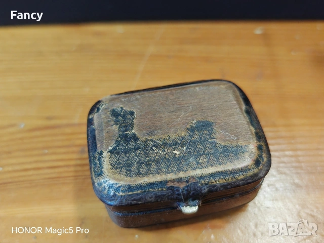 Стара дървена кутийка за бижута