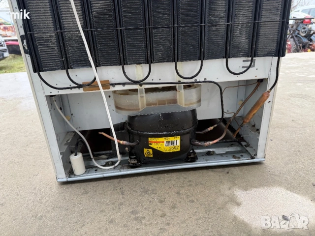 Бежов хладилник SMEG 146 см , снимка 10 - Хладилници - 53382948