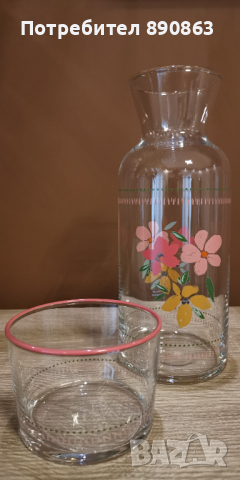 Гарафа с чаша с цветя