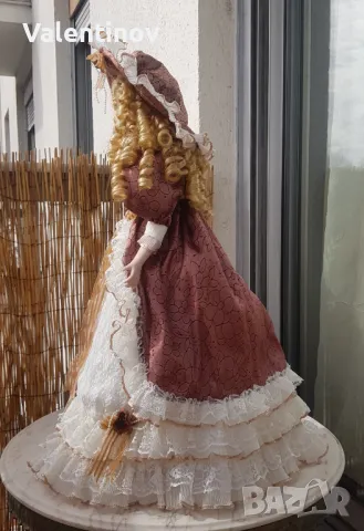 Порцеланова кукла със стойка- 70см, снимка 4 - Кукли - 49791595