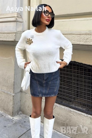 Дамска бяла блуза с златиста брошка и камъни – елегантен модел, снимка 2 - Блузи с дълъг ръкав и пуловери - 52792630