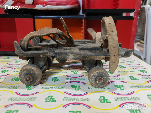 Много стари ролкови кънки