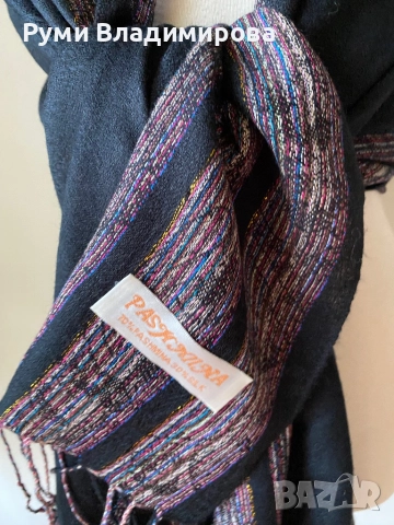 Черен, блестящ шал  от 70 % пашмина и 30 % коприна, снимка 2 - Шалове - 42649958