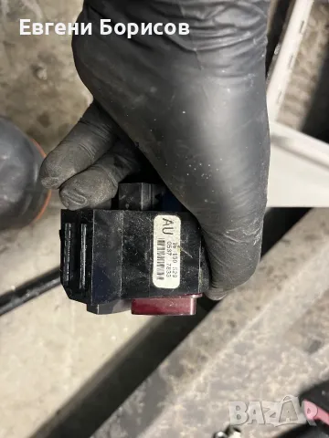 Копче аварийни светлини Опел Корса Д, снимка 2 - Части - 48524512