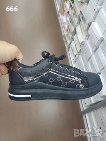 Обувки, снимка 2 - Дамски ежедневни обувки - 42206445