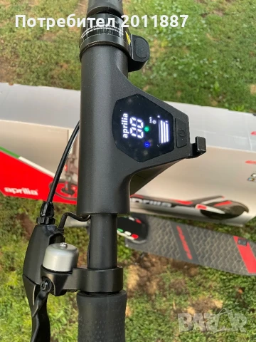 Електрическа тротинетка Aprilia eSR2 перфектно състояние, снимка 3 - Скейтборд, ховърборд, уейвборд - 51211427