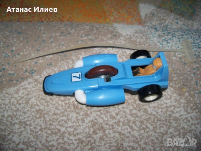 Пластмасова състезателна кола с изстрелвачка, соц играчка, снимка 2 - Коли, камиони, мотори, писти - 50695728