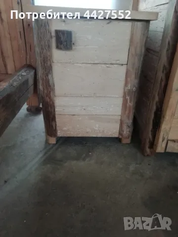 Спалня две нощни шкафчета и гардероб старинен стил-за твърди матраци размер на спалнята 190/167, снимка 4 - Спални и легла - 49664487