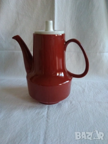 Продавам порцеланов чайник