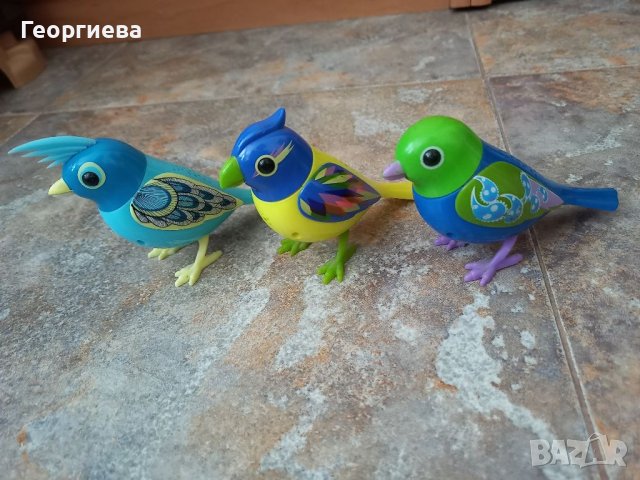 Три дигитални пеещи птички